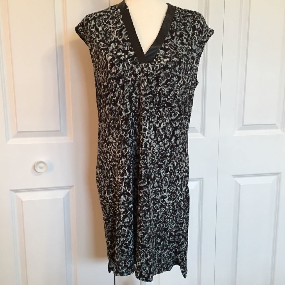 Banana Republic cap sleeve v neck faux leather trim shift dress small